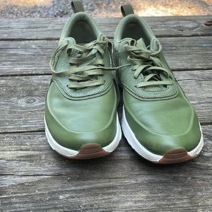 Women’s Nike Air Max Theta shoes size 8
